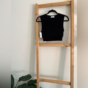 Aritzia (Babaton) cropped top. Size S.